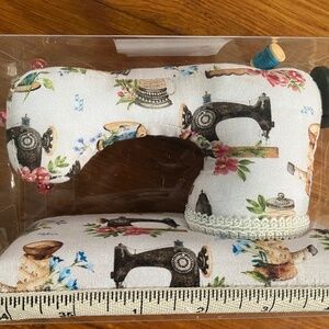 NWT Sewing Machine Pin Cushion shaped like vintage Sewing Machine 5"H x 6”W 3”D